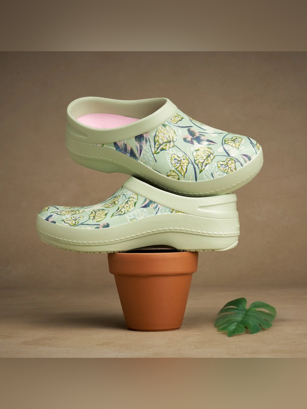 Dansko Women's Size 38 (7.5-8) Kaci Botanical Leaf Print Slip-On Mules